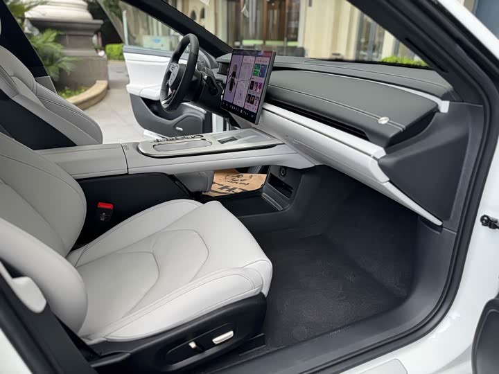 Photo 5 - Xiaomi SU7