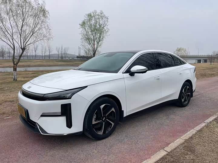 Фото 1 - Geely Galaxy L6