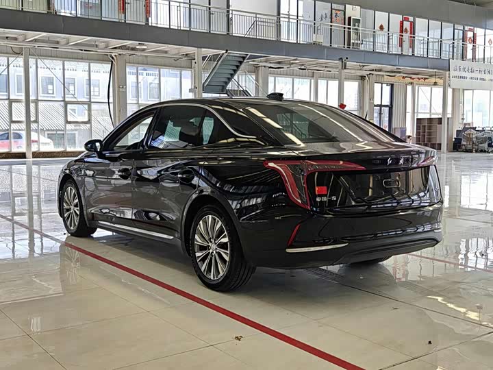 Фото 4 - Hongqi E-QM5