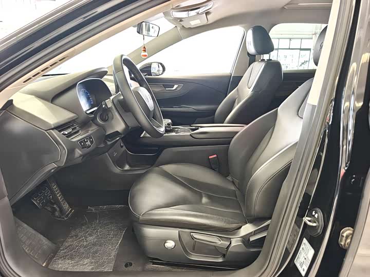 Фото 9 - Hongqi E-QM5