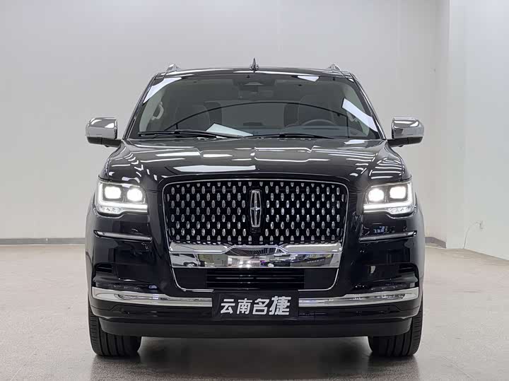 Фото 2 - Lincoln Navigator