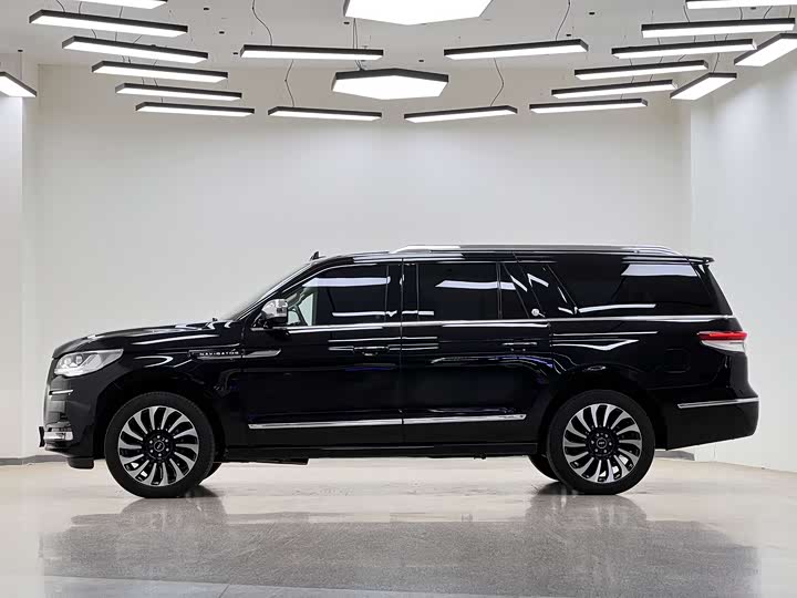 Фото 4 - Lincoln Navigator
