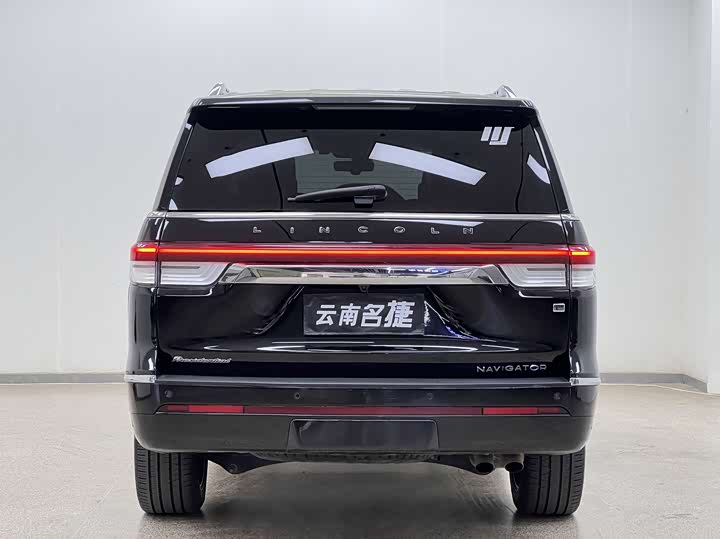 Фото 6 - Lincoln Navigator