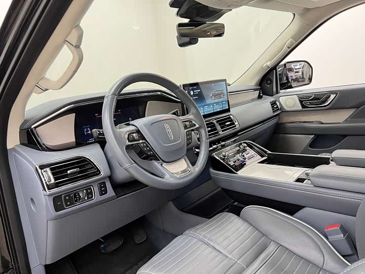 Фото 8 - Lincoln Navigator