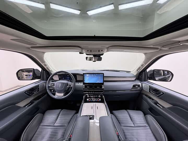 Фото 9 - Lincoln Navigator