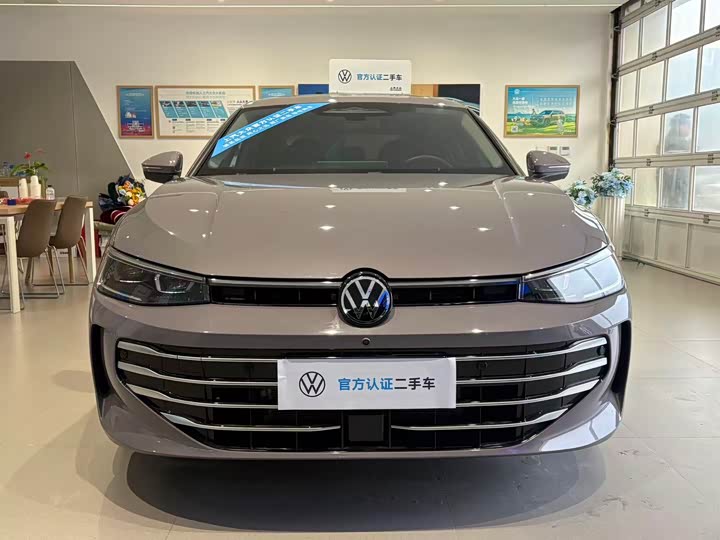 Photo 2 - Volkswagen Passat