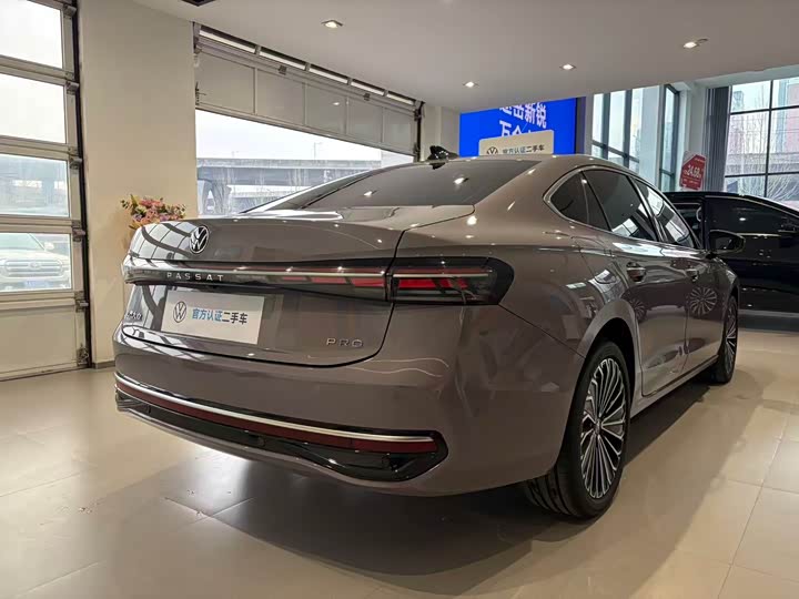 Photo 6 - Volkswagen Passat