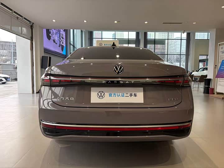 Photo 7 - Volkswagen Passat