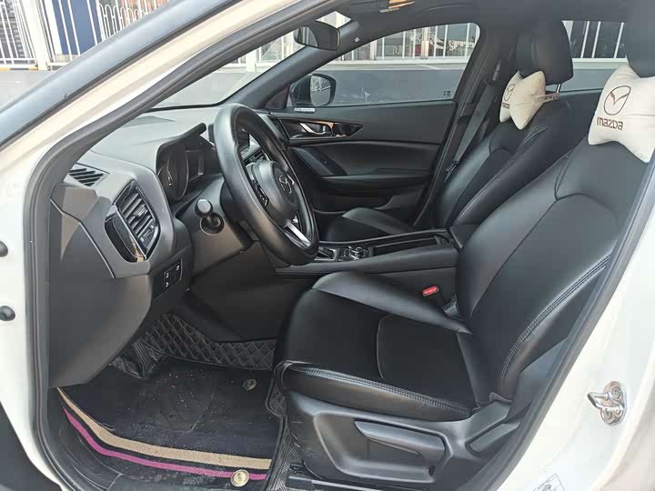 Photo 8 - Mazda CX-4