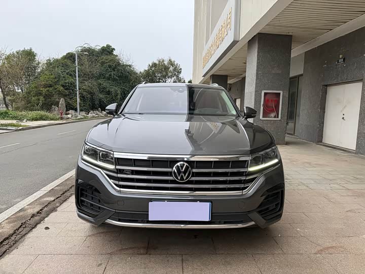 Photo 2 - Volkswagen Touareg