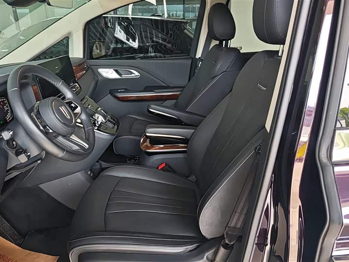 Фото 9 - Hongqi HQ9 Hybrid