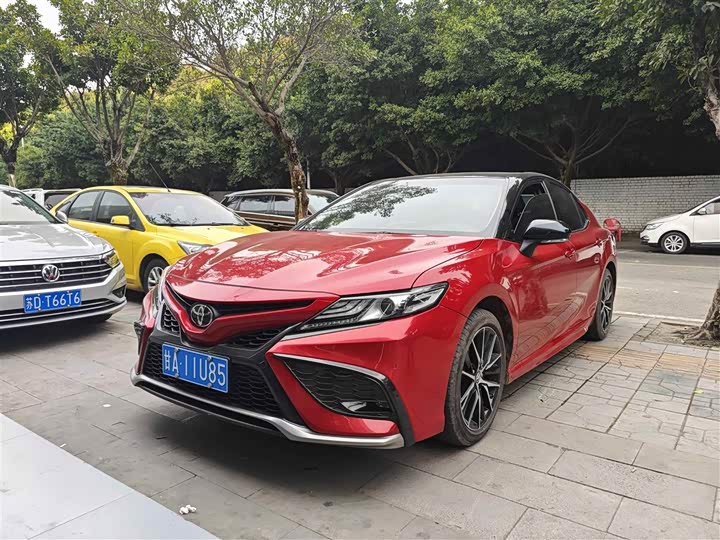 Фото 1 - Toyota Camry