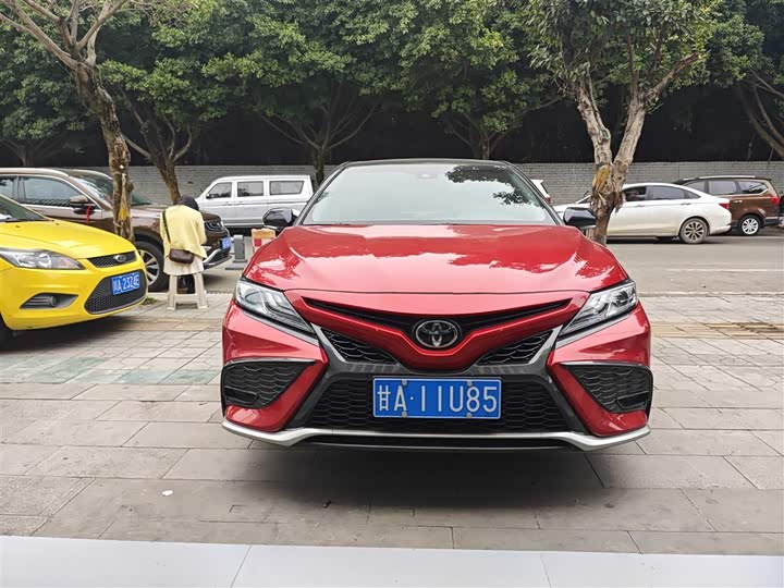 Фото 2 - Toyota Camry