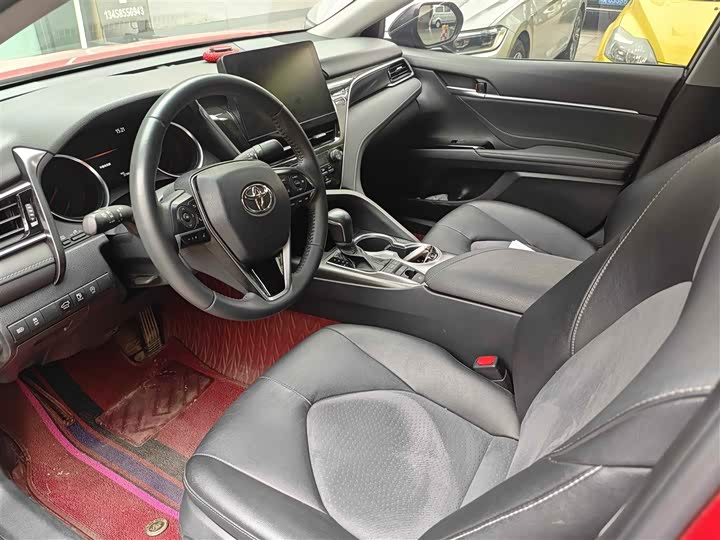 Фото 4 - Toyota Camry