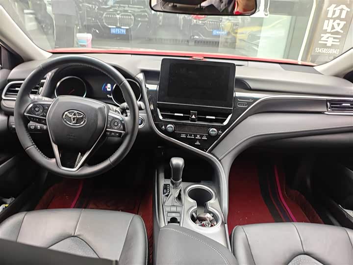 Фото 5 - Toyota Camry