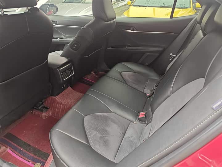 Фото 6 - Toyota Camry