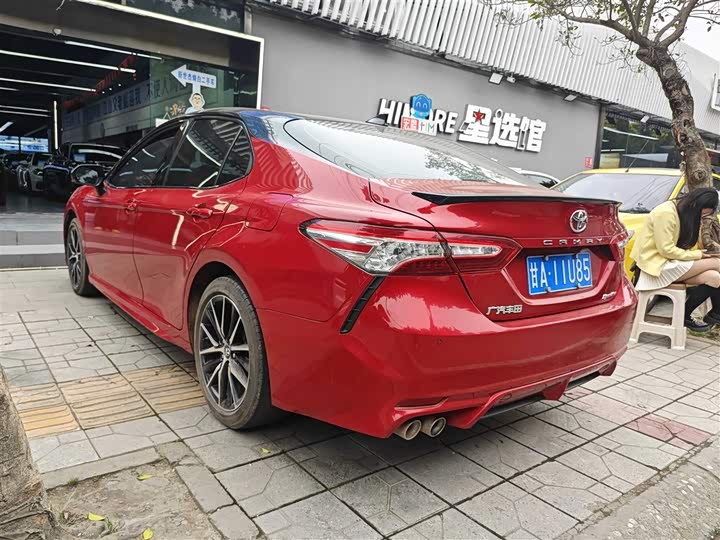 Фото 9 - Toyota Camry