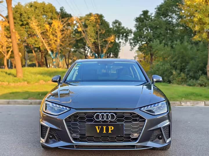 Фото 2 - Audi A4L