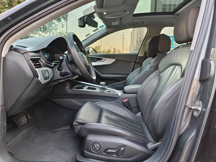 Фото 4 - Audi A4L