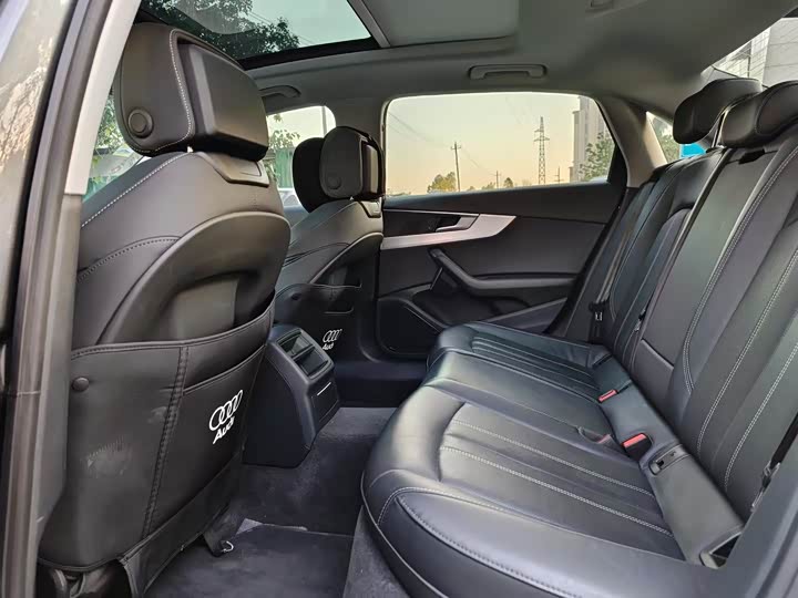 Фото 5 - Audi A4L