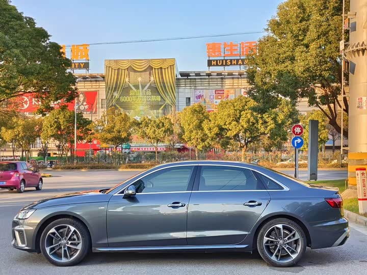 Фото 8 - Audi A4L