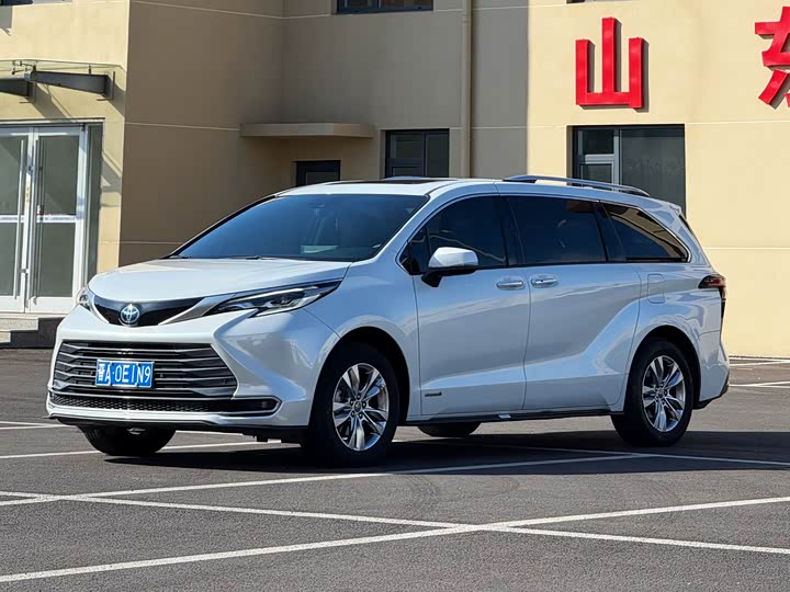 Фото 1 - Toyota Sienna