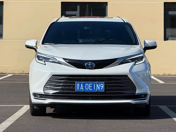 Фото 2 - Toyota Sienna