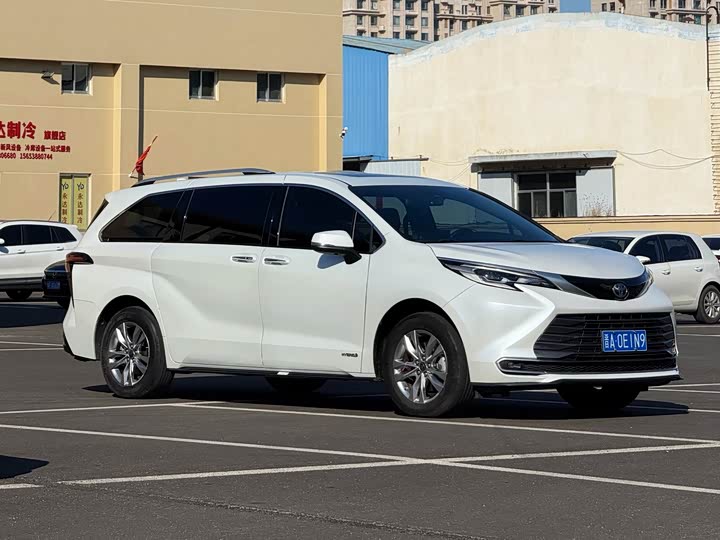 Фото 3 - Toyota Sienna