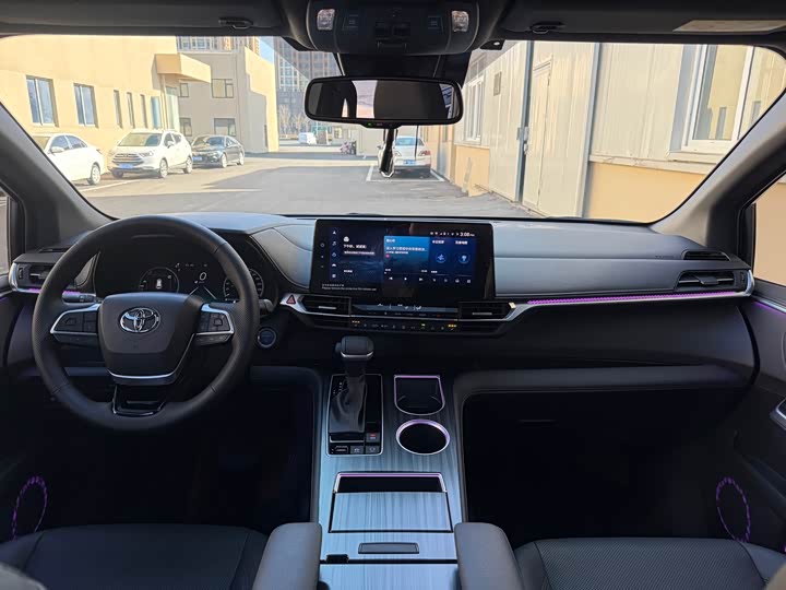 Фото 7 - Toyota Sienna