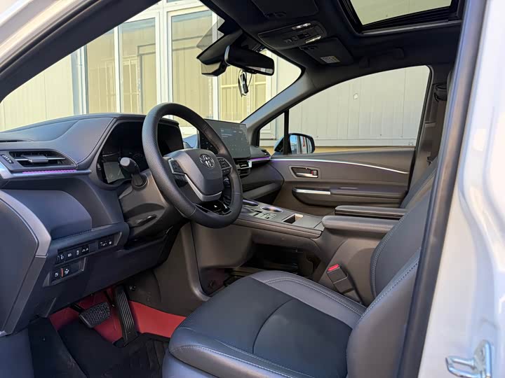 Фото 8 - Toyota Sienna