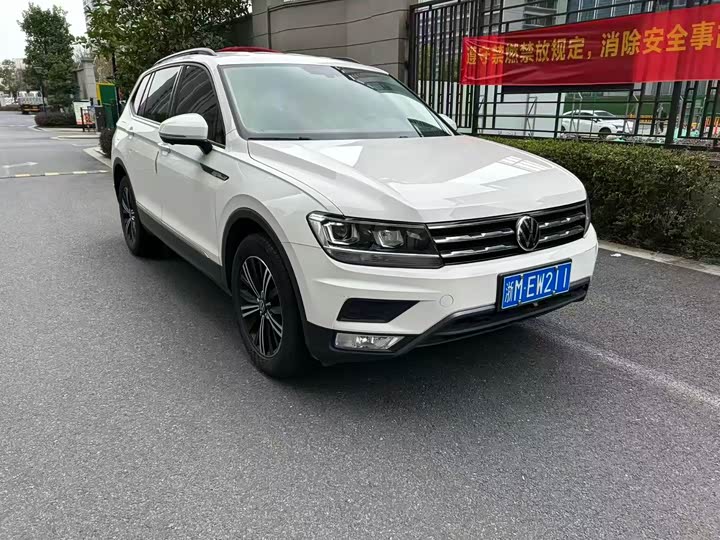 Фото 3 - Volkswagen Tiguan L Pro