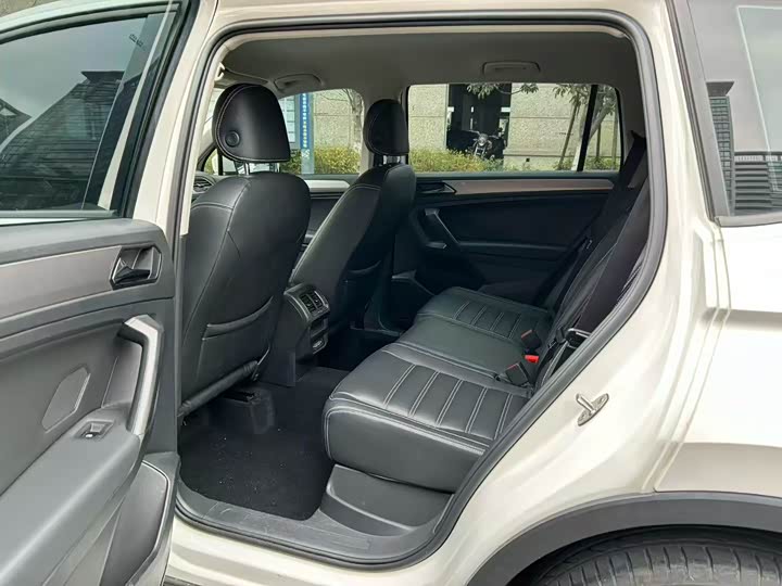 Фото 6 - Volkswagen Tiguan L Pro