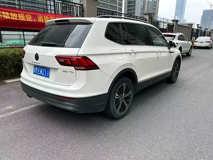 Фото 7 - Volkswagen Tiguan L Pro