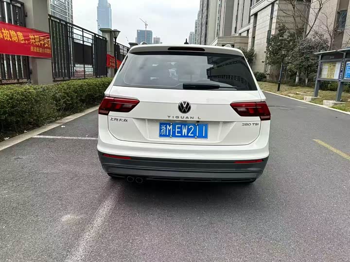 Фото 8 - Volkswagen Tiguan L Pro