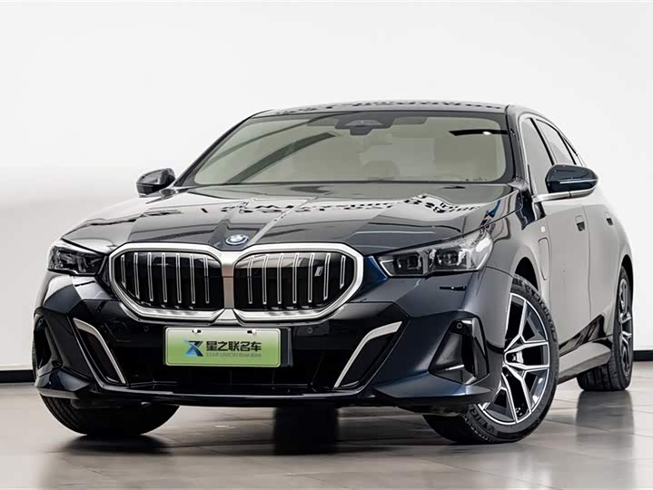Photo 2 - BMW i5