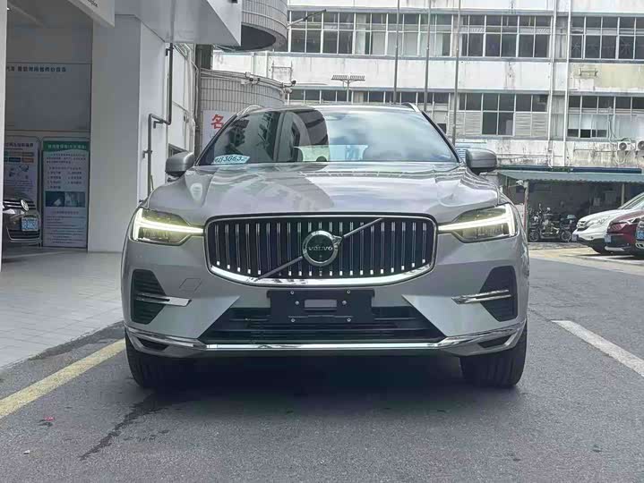 Photo 2 - Volvo XC60 Hybrid