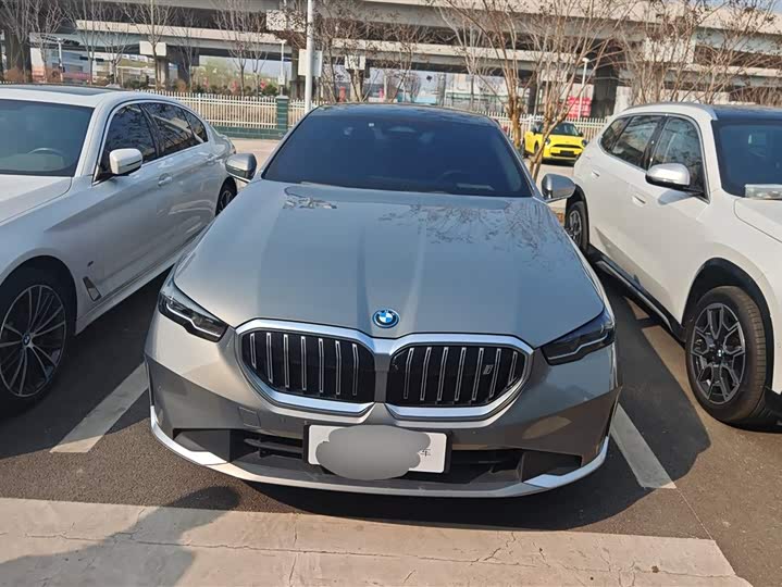Фото 2 - BMW i5