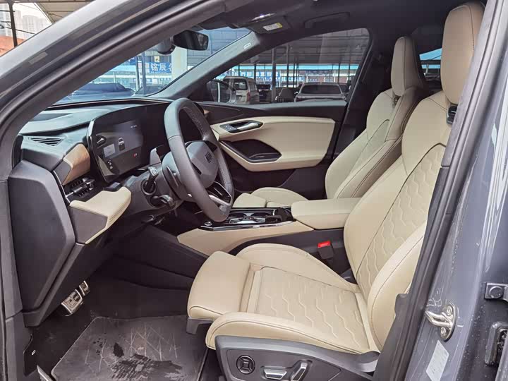 Фото 9 - Audi Q6L e-tron