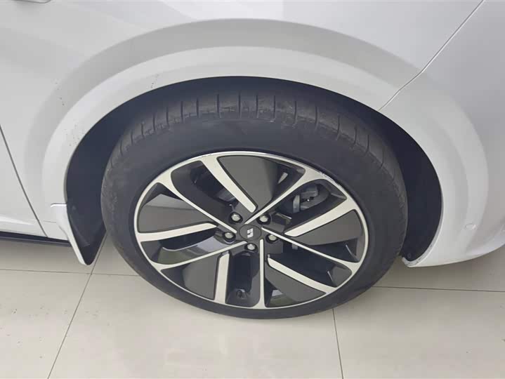 Фото 6 - LiXiang L6