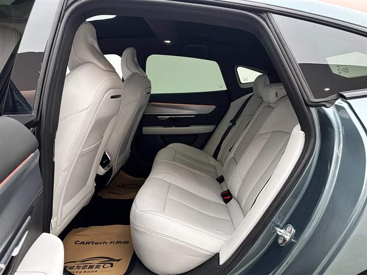 Фото 9 - XPeng P7