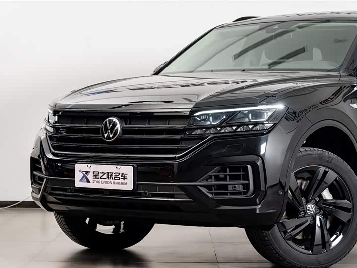Фото 3 - Volkswagen Touareg