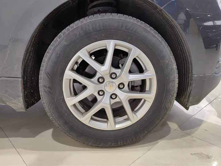 Фото 6 - Chevrolet Equinox