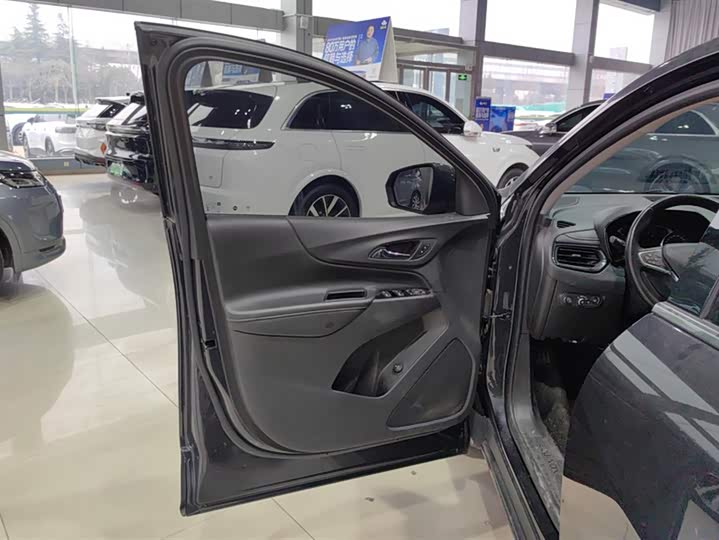 Фото 7 - Chevrolet Equinox