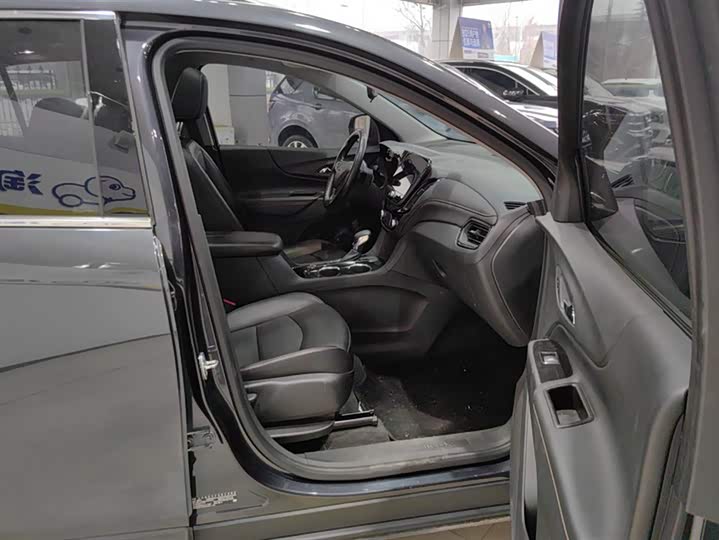 Фото 8 - Chevrolet Equinox