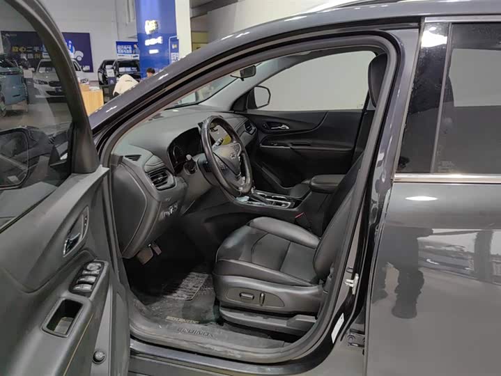 Фото 9 - Chevrolet Equinox