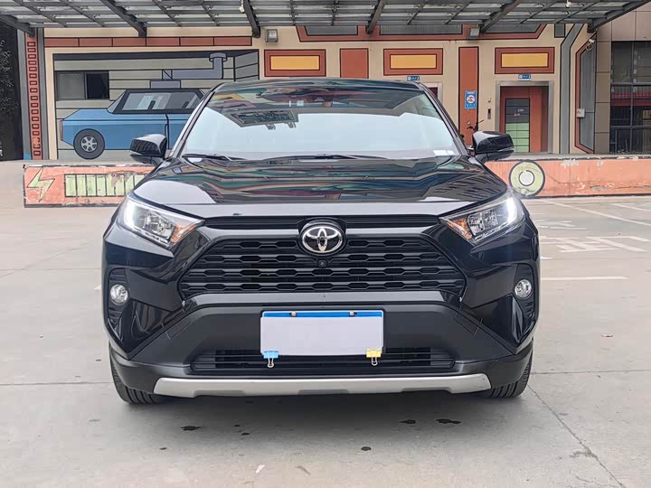 Photo 2 - Toyota RAV4