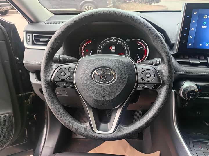 Photo 5 - Toyota RAV4