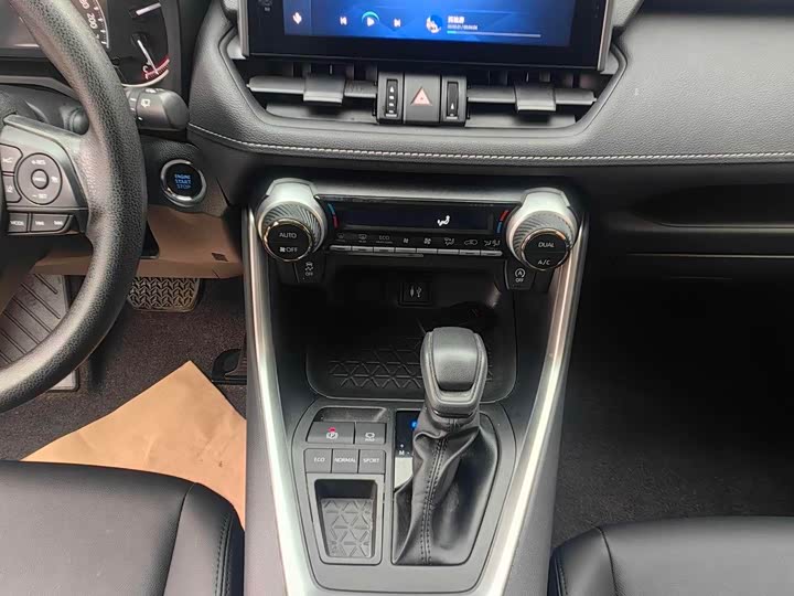 Photo 7 - Toyota RAV4