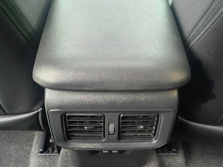 Photo 8 - Toyota RAV4