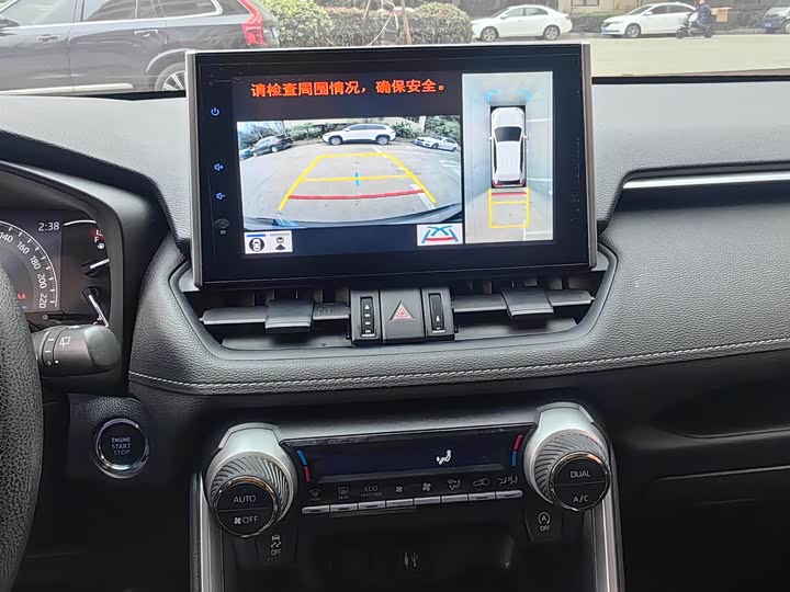 Photo 9 - Toyota RAV4